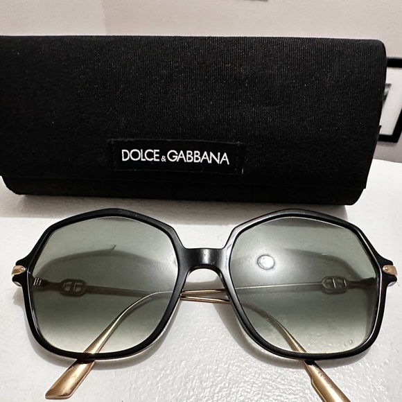 Dolce & Gabbana Sunglasses - Pre-Owned in Excellent Condition - Picture 2 of 2